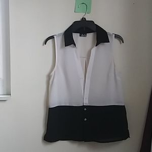 Sleeveless Black & White Button- Down Shirt